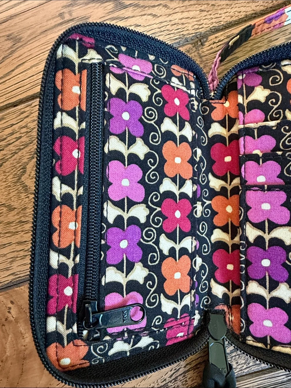 Vera Bradley Black Multi Floral Quilted Wristlet Card Case - Picture 6 of 6